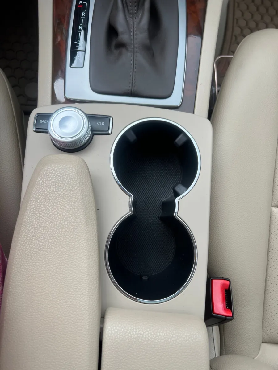 2010 Mercedes-Benz C-Class C 300 — photo 19