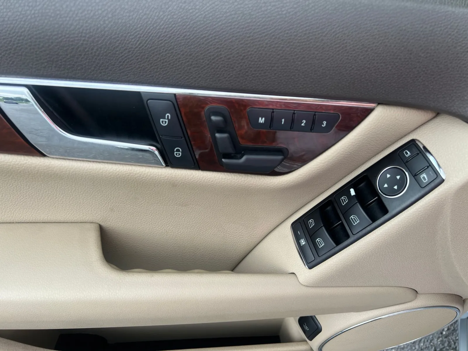 2010 Mercedes-Benz C-Class C 300 — photo 23