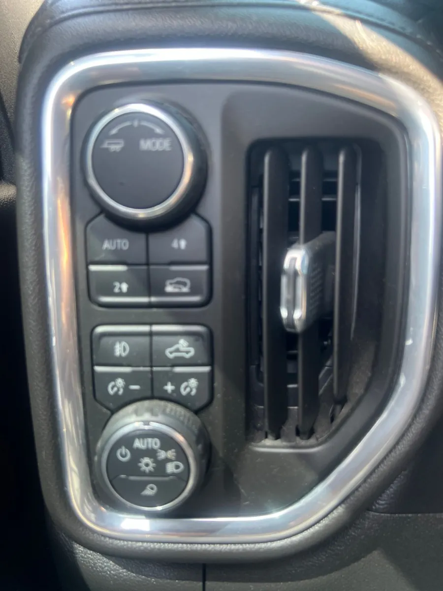 2020 Chevrolet Silverado 1500 RST — photo 18
