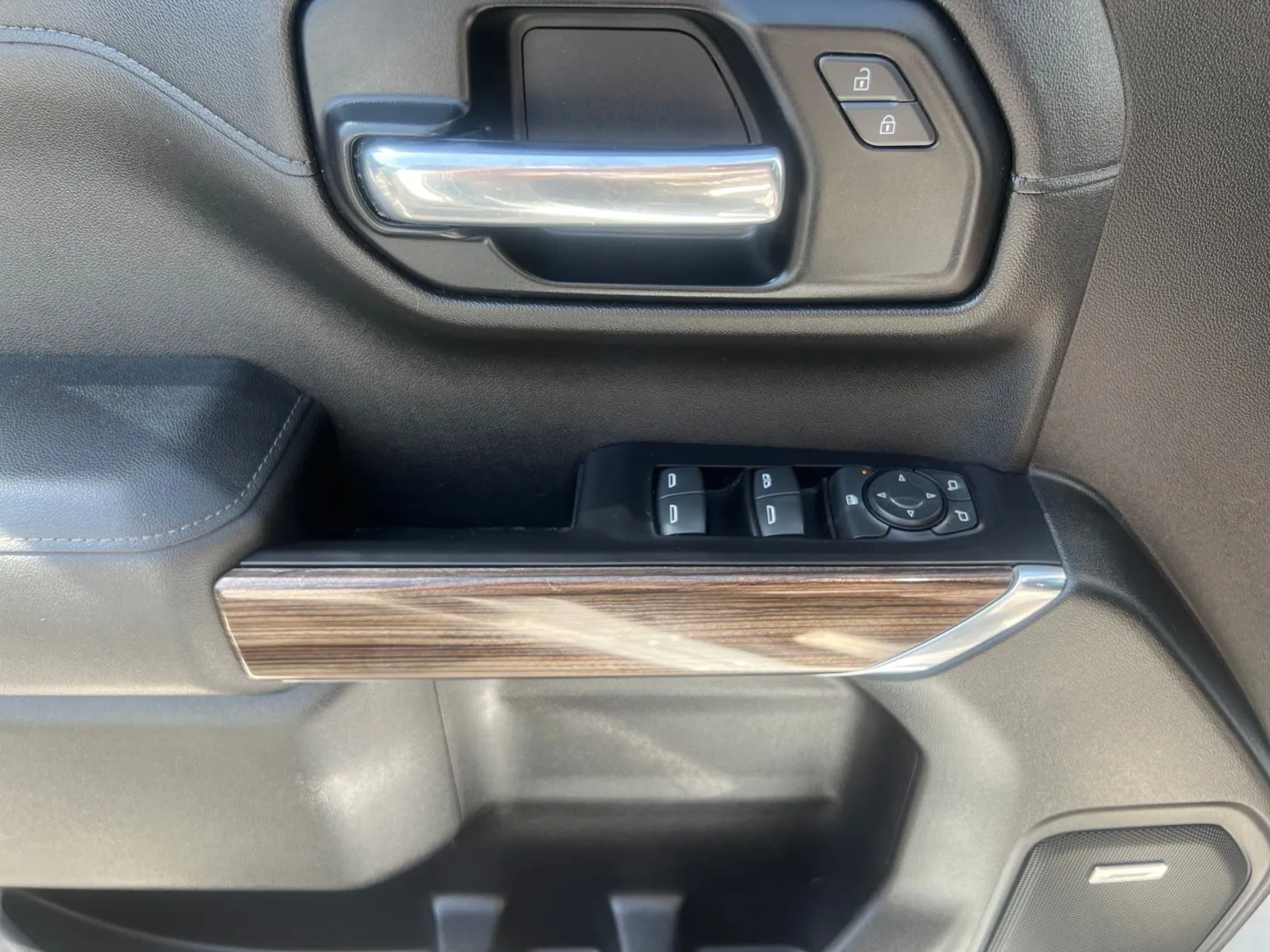 2020 Chevrolet Silverado 1500 RST — photo 19