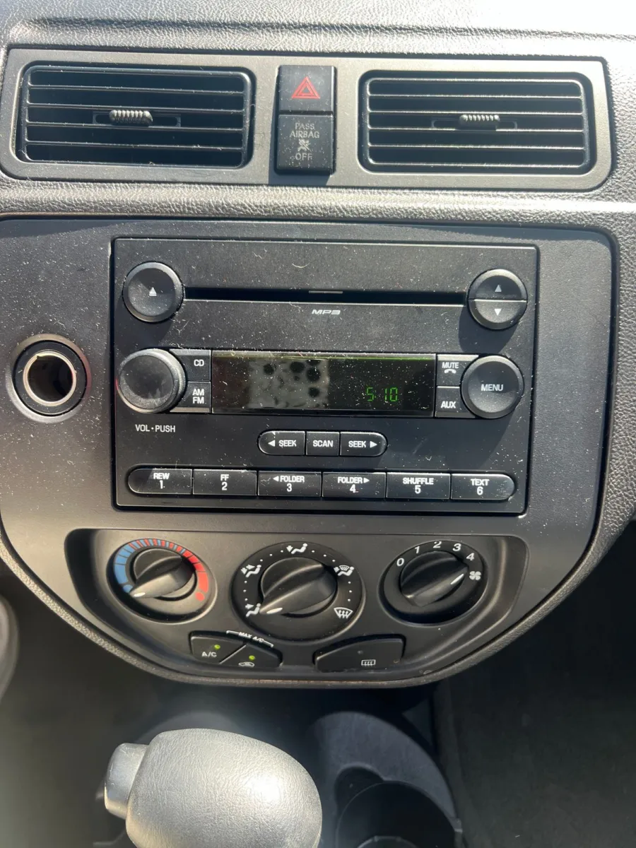 2007 Ford Focus — photo 13
