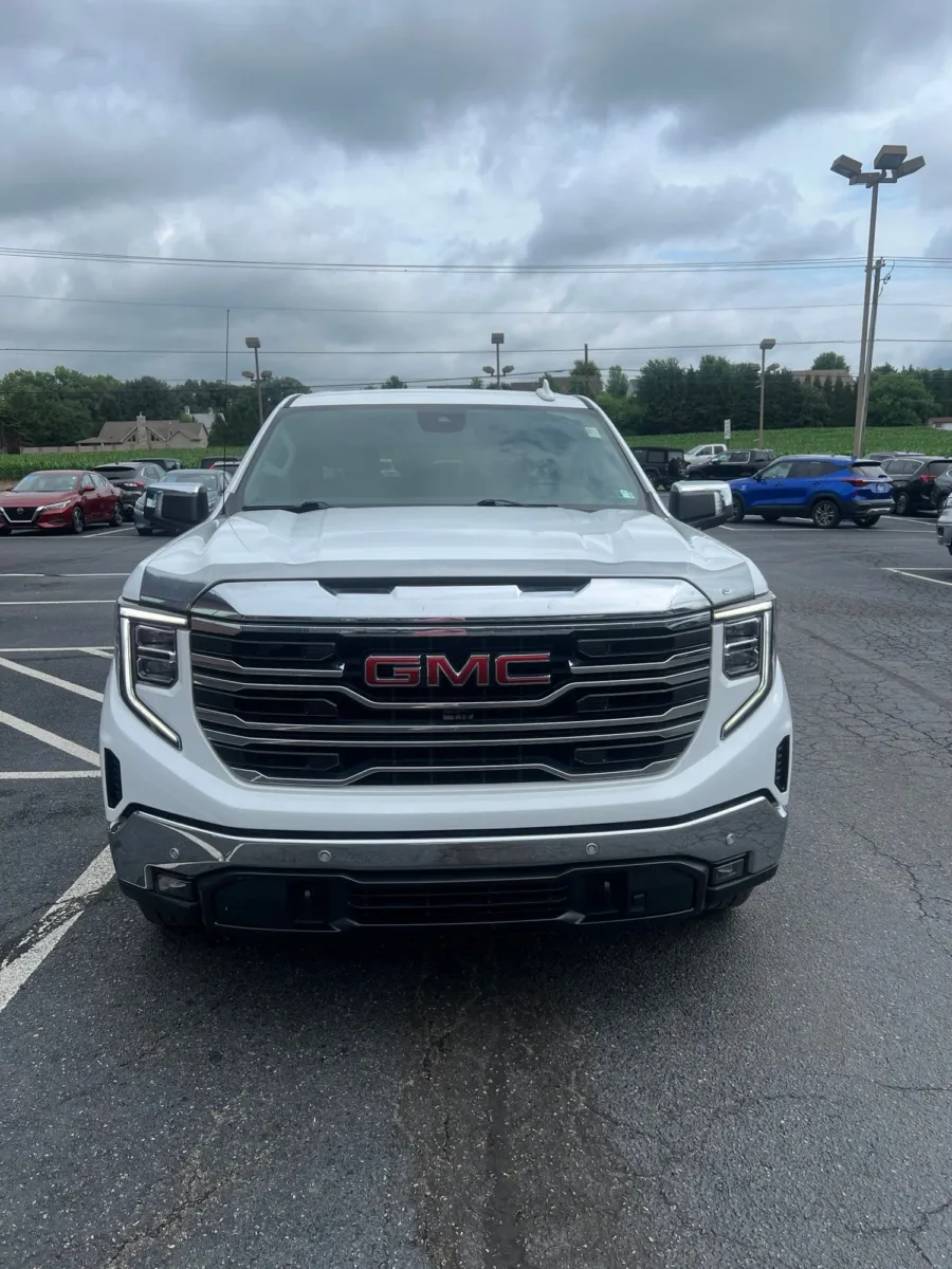 2022 GMC Sierra 1500 SLT — photo 9
