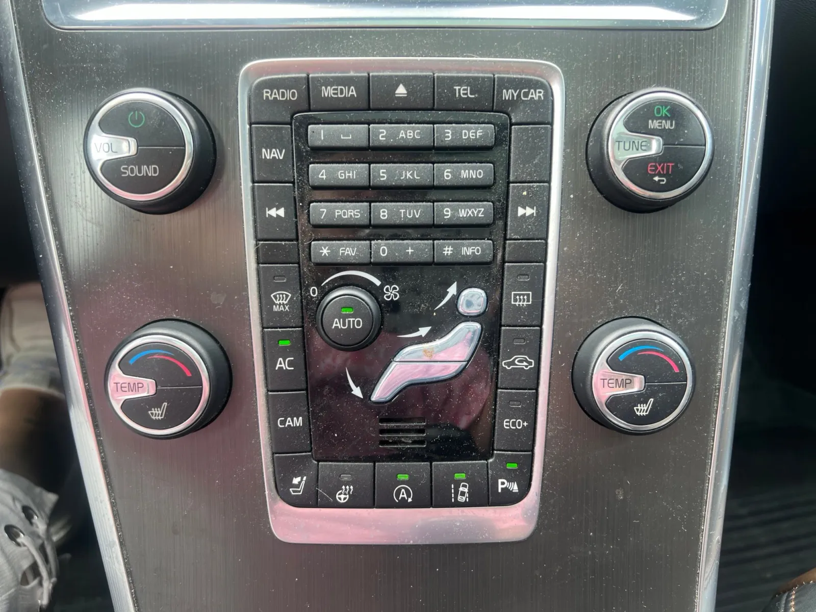 2015 Volvo XC60 T6 — photo 17