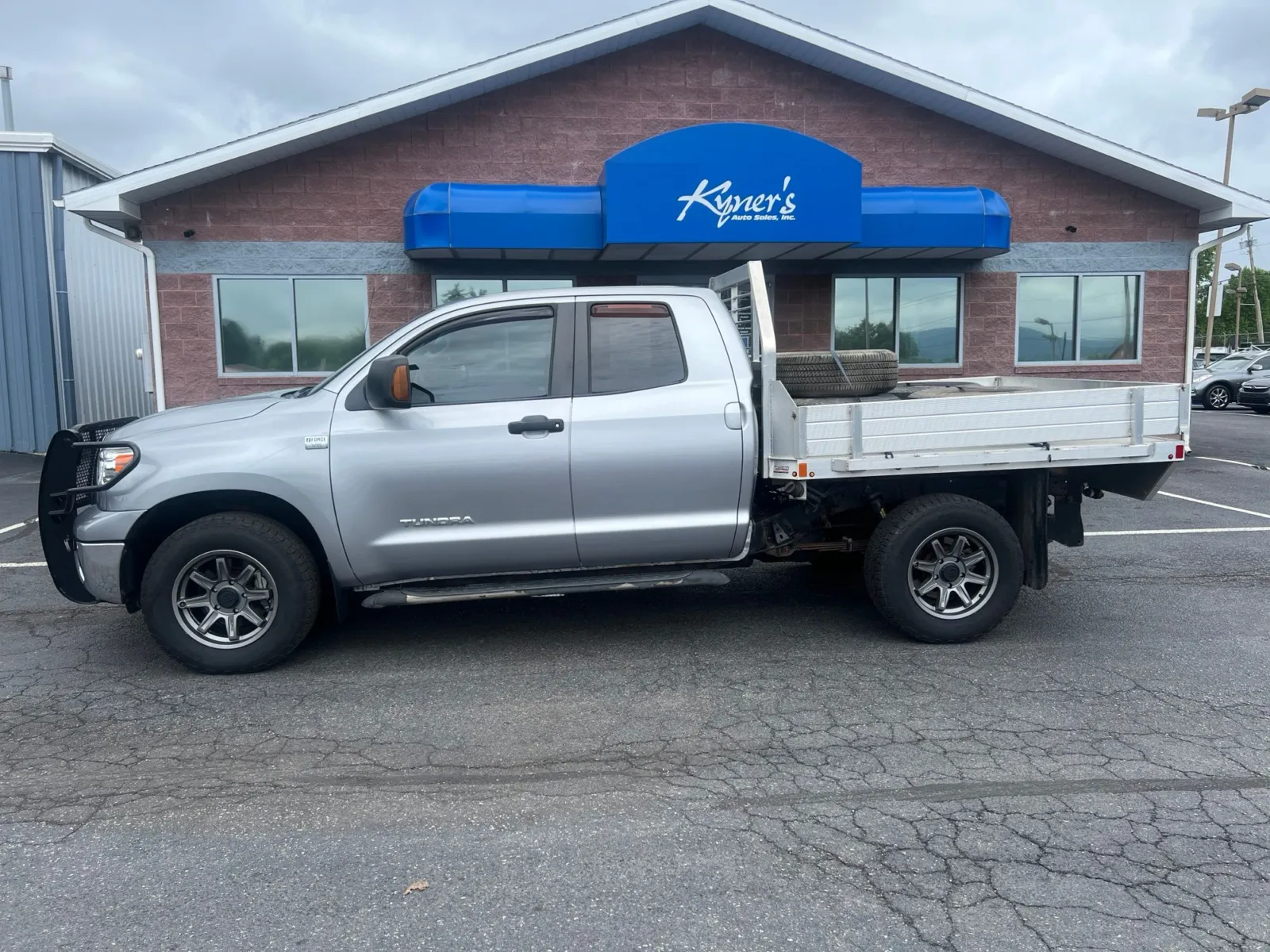 2010 Toyota Tundra Grade — photo 2