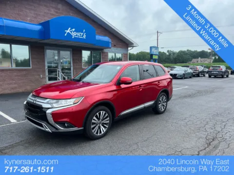 Red 2020 Mitsubishi Outlander SE for sale in Chambersburg, PA