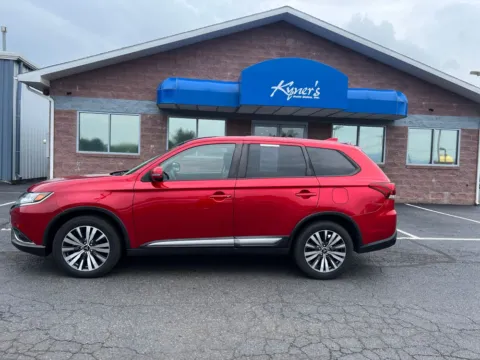 Another view of 2020 Mitsubishi Outlander SE for sale in Chambersburg, PA at Kyner's Auto Sales, Inc.