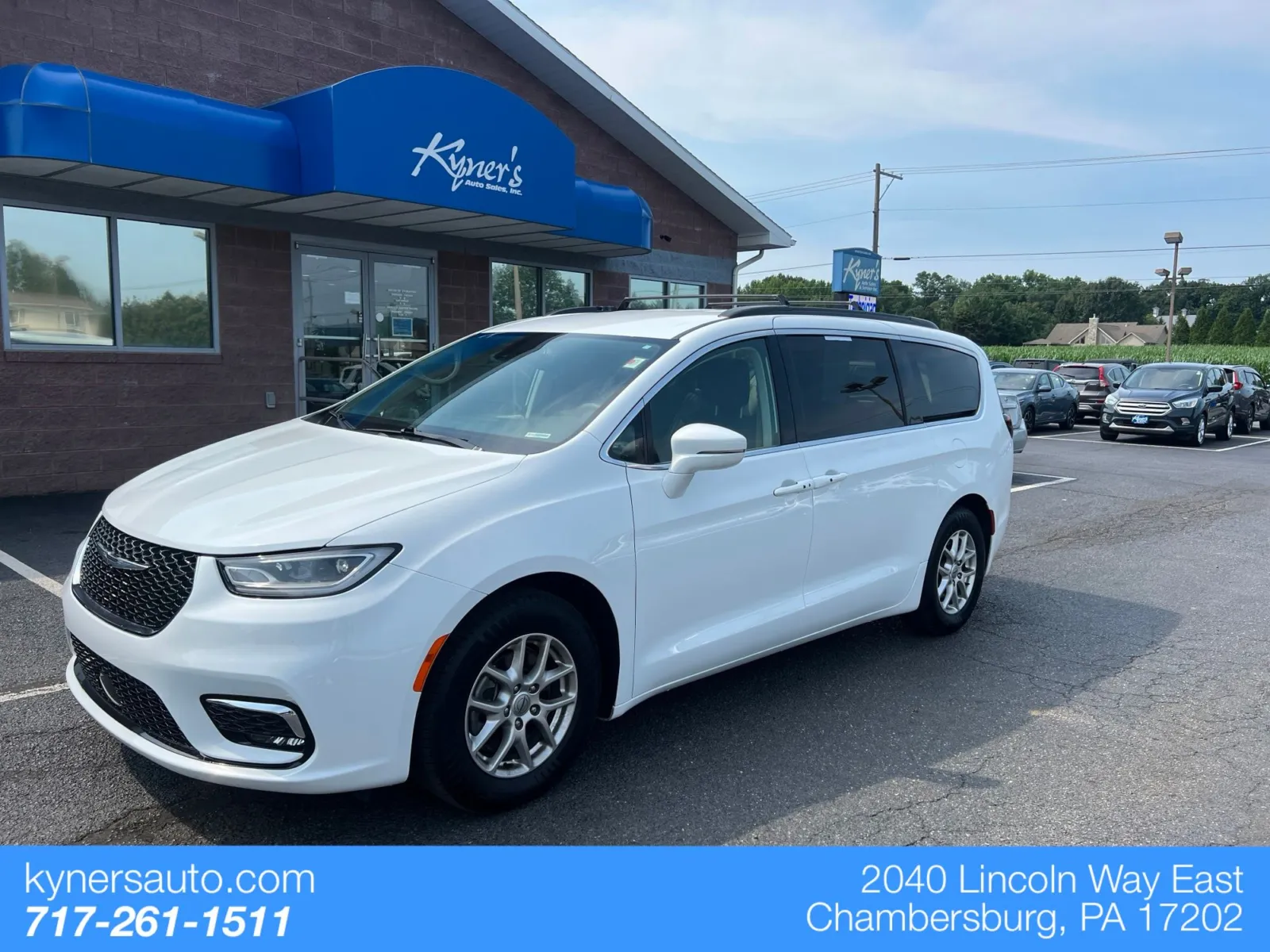 White 2022 Chrysler Pacifica Touring L for sale in Chambersburg, PA