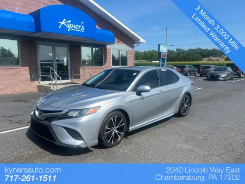 Silver 2018 Toyota Camry SE for sale in Chambersburg, PA