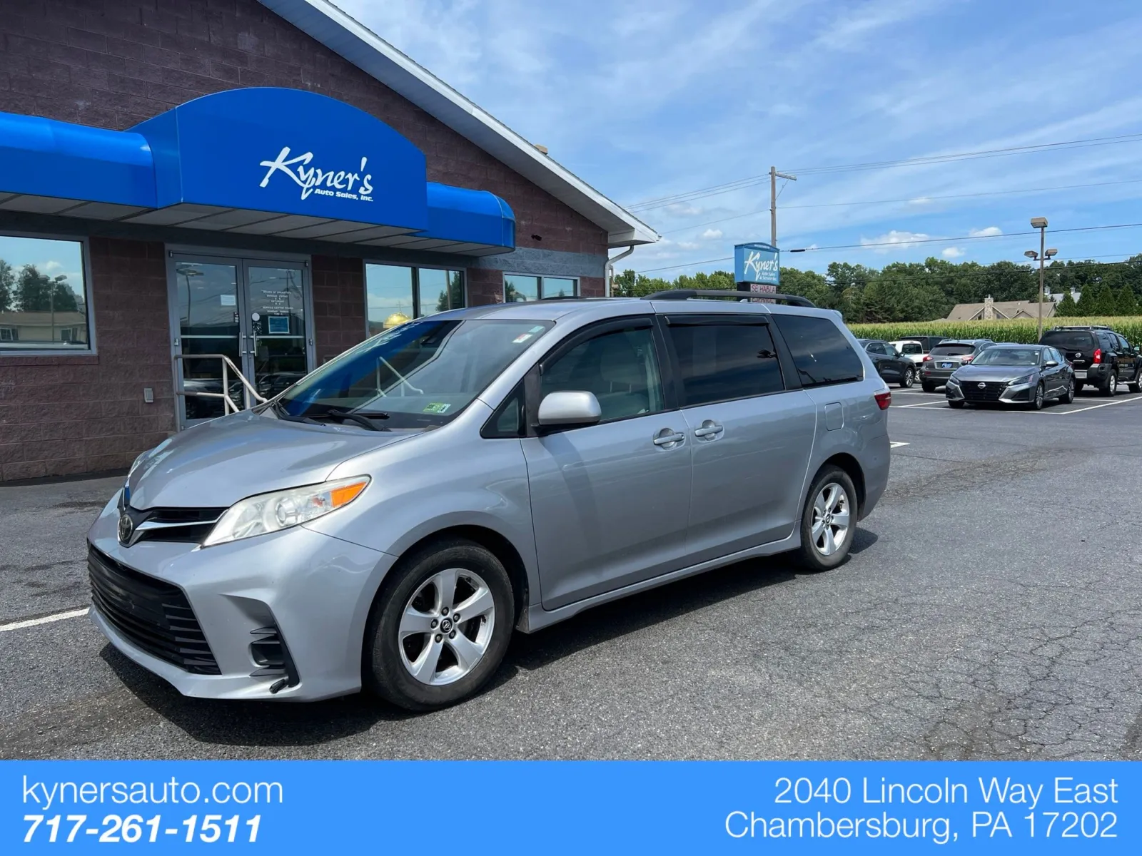 Silver 2018 Toyota Sienna LE for sale in Chambersburg, PA