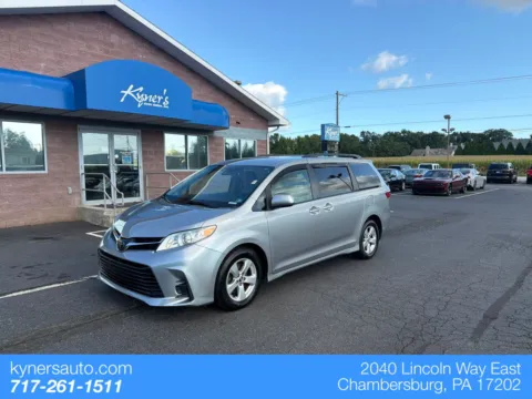 Silver 2018 Toyota Sienna LE for sale in Chambersburg, PA