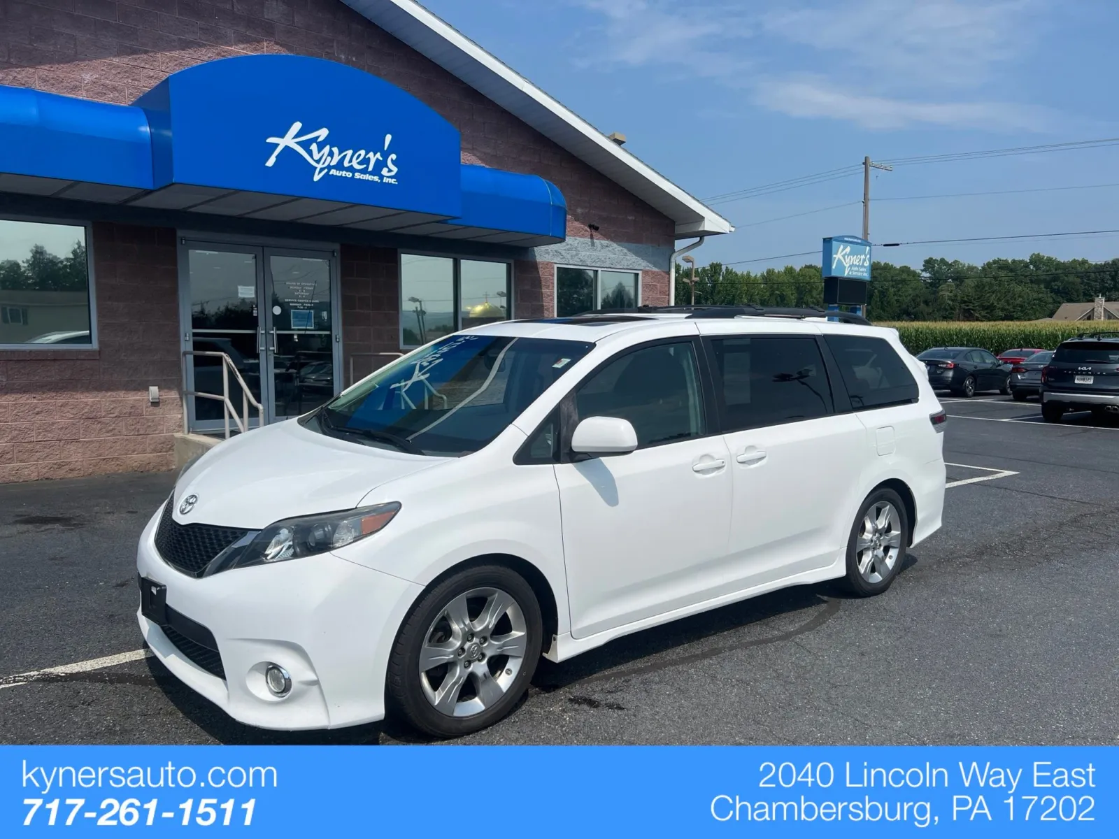 White 2012 Toyota Sienna SE for sale in Chambersburg, PA