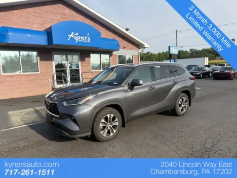 Gray 2021 Toyota Highlander XLE for sale in Chambersburg, PA