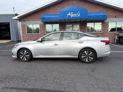 Another view of 2019 Nissan Altima 2.5 SL for sale in Chambersburg, PA at Kyner's Auto Sales, Inc.