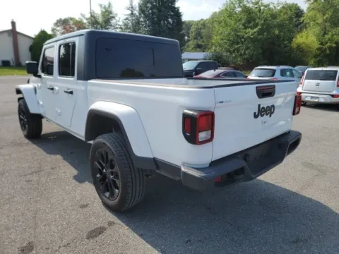 More photos of 2020 Jeep Gladiator Altitude at Kyner's Auto Sales, Inc., PA