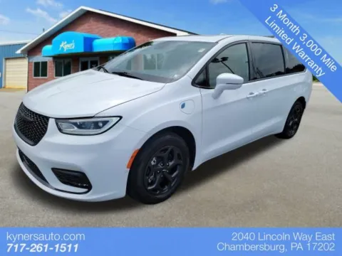 White 2022 Chrysler Pacifica Hybrid Limited for sale in Chambersburg, PA