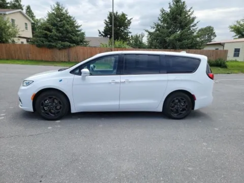Another view of 2022 Chrysler Pacifica Hybrid Limited for sale in Chambersburg, PA at Kyner's Auto Sales, Inc.