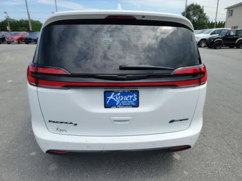 More photos of 2022 Chrysler Pacifica Hybrid Limited at Kyner's Auto Sales, Inc., PA