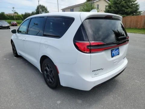 More photos of 2022 Chrysler Pacifica Hybrid Limited at Kyner's Auto Sales, Inc., PA