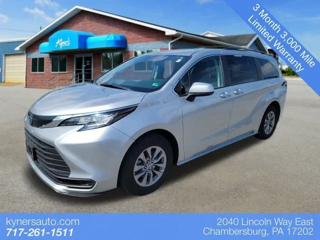 Gray 2022 Toyota Sienna LE for sale in Chambersburg, PA