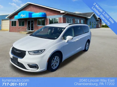 White 2022 Chrysler Pacifica Touring L for sale in Chambersburg, PA