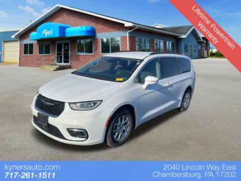 White 2022 Chrysler Pacifica Touring L for sale in Chambersburg, PA