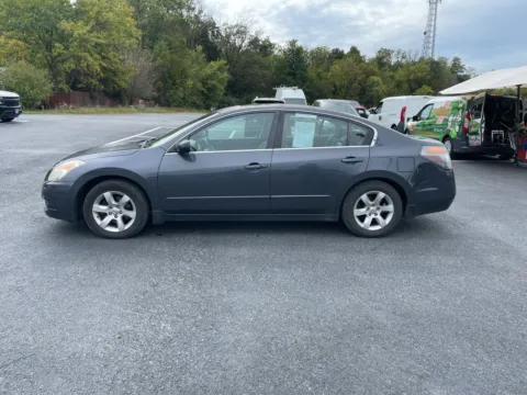 Photos of 2009 Nissan Altima 2.5 SL for sale in Chambersburg, PA at Kyner's Auto Sales, Inc.