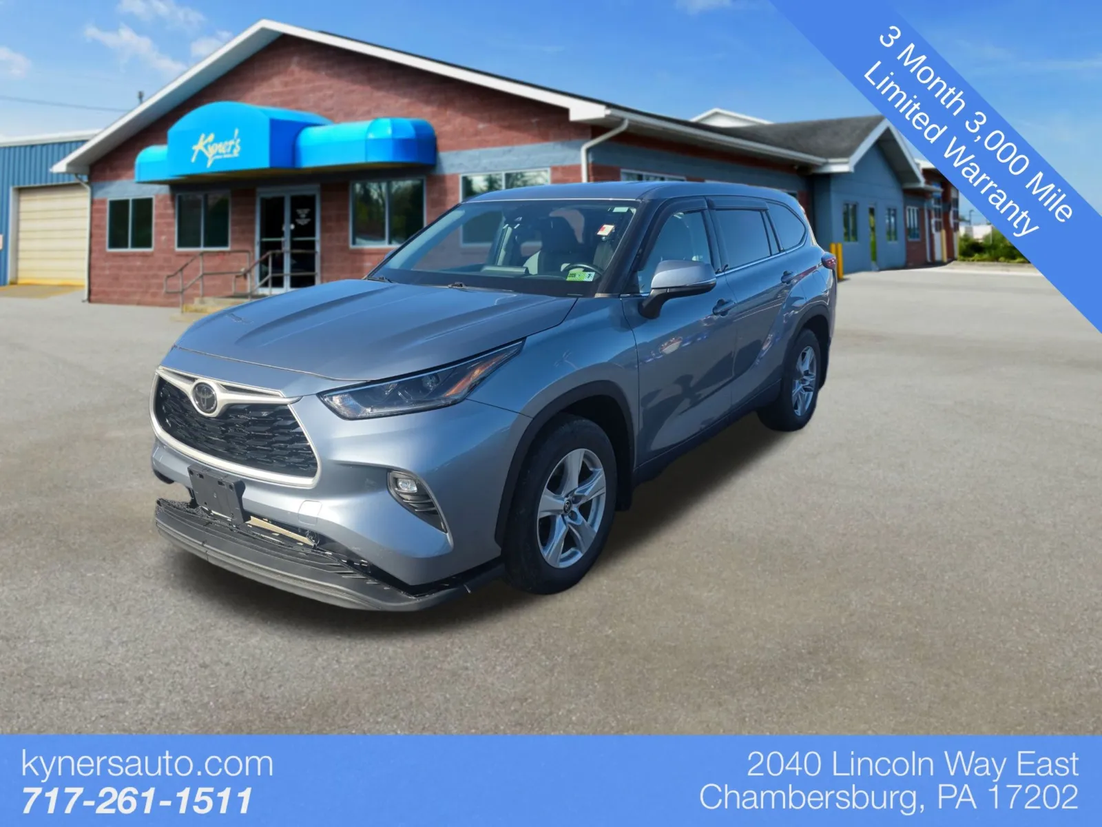 Blue 2021 Toyota Highlander LE for sale in Chambersburg, PA