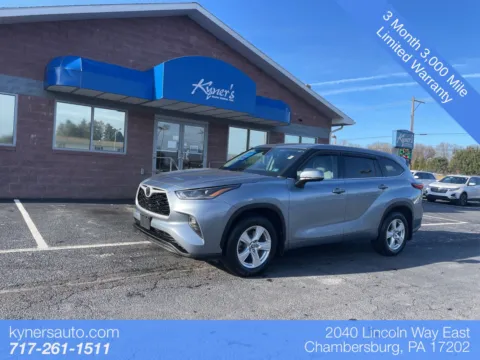 Blue 2021 Toyota Highlander LE for sale in Chambersburg, PA