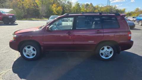Photos of 2006 Toyota Highlander V6 for sale in Chambersburg, PA at Kyner's Auto Sales, Inc.
