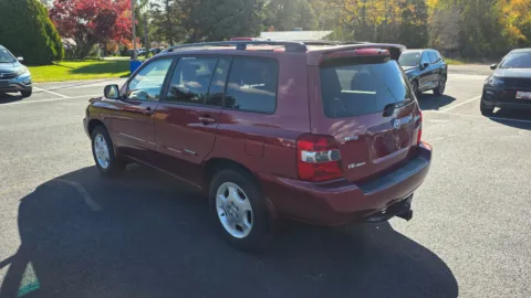 Another view of 2006 Toyota Highlander V6 for sale in Chambersburg, PA at Kyner's Auto Sales, Inc.