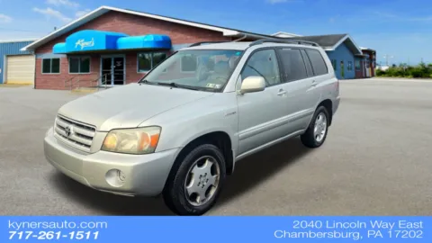 Silver 2004 Toyota Highlander V6 for sale in Chambersburg, PA
