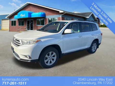 White 2013 Toyota Highlander Base Plus V6 for sale in Chambersburg, PA