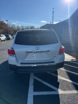 More photos of 2013 Toyota Highlander Base Plus V6 at Kyner's Auto Sales, Inc., PA