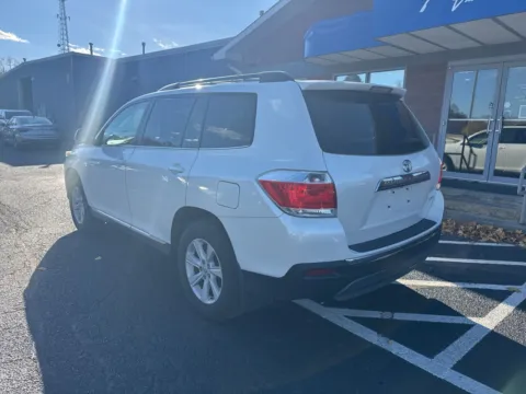 More photos of 2013 Toyota Highlander Base Plus V6 at Kyner's Auto Sales, Inc., PA