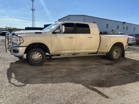 More photos of 2021 Ram 3500 Laramie at 4M Autoplex - Industrial Blvd, TX