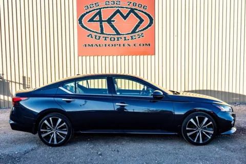 Photos of 2019 Nissan Altima 2.5 Platinum for sale in Abilene, TX at 4M Autoplex - Industrial Blvd