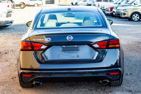 More photos of 2019 Nissan Altima 2.5 Platinum at 4M Autoplex - Industrial Blvd, TX
