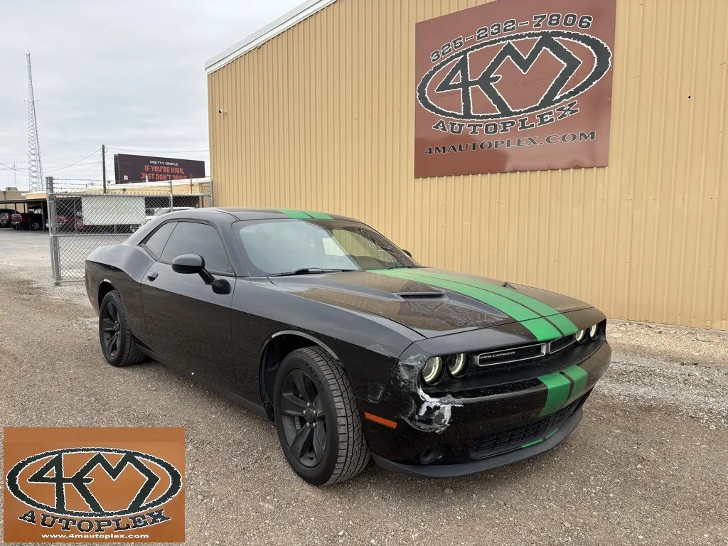 2017 Dodge Challenger SXT's photo