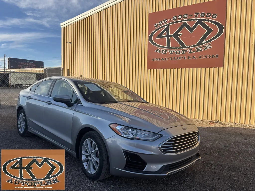 2020 Ford Fusion SE's photo