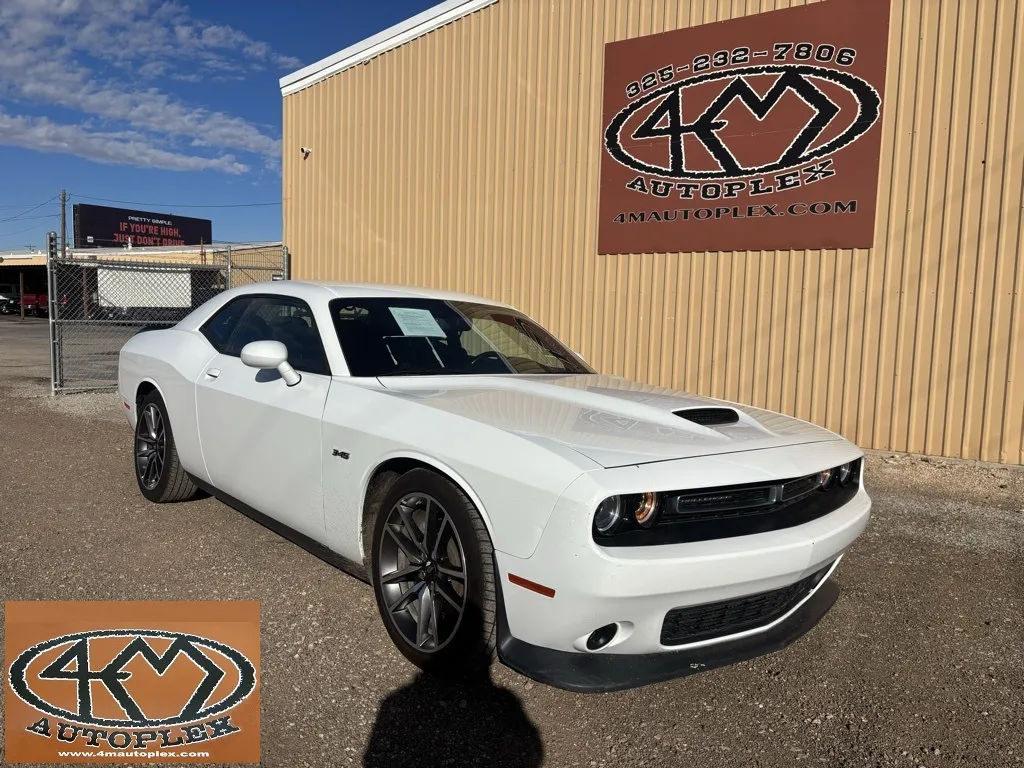 2023 Dodge Challenger R/T's photo