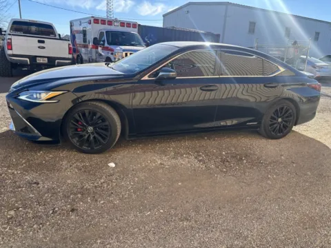 More photos of 2020 Lexus ES 300h at 4M Autoplex - Industrial Blvd, TX