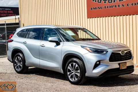 Silver 2021 Toyota Highlander XLE for sale in Abilene, TX