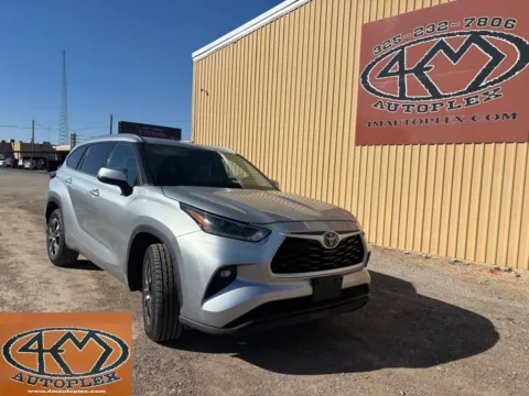 Silver 2021 Toyota Highlander XLE for sale in Abilene, TX