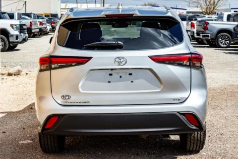 More photos of 2021 Toyota Highlander XLE at 4M Autoplex - Industrial Blvd, TX