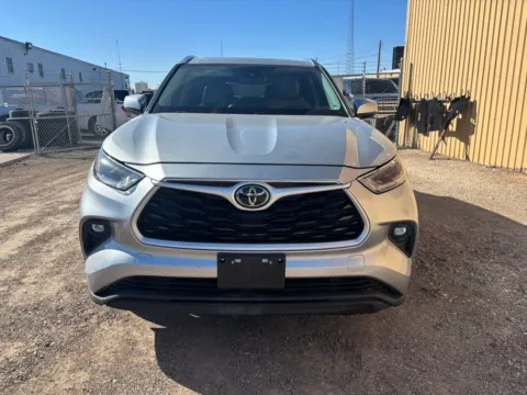 Photos of 2021 Toyota Highlander XLE for sale in Abilene, TX at 4M Autoplex - Industrial Blvd