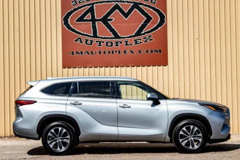 Photos of 2021 Toyota Highlander XLE for sale in Abilene, TX at 4M Autoplex - Industrial Blvd