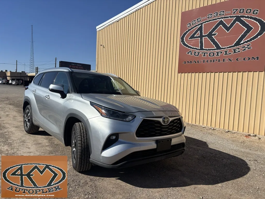 Silver 2021 Toyota Highlander XLE for sale in Abilene, TX