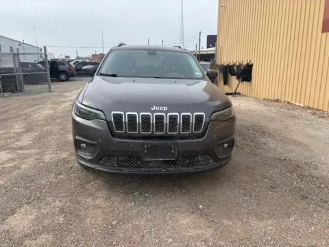 Photos of 2019 Jeep Cherokee Latitude Plus for sale in Abilene, TX at 4M Autoplex - Industrial Blvd
