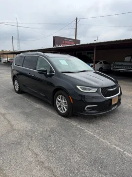 Photos of 2021 Chrysler Pacifica Touring L for sale in Abilene, TX at 4M Autoplex - Industrial Blvd
