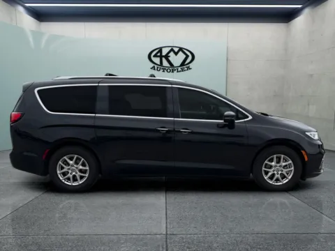 Photos of 2021 Chrysler Pacifica Touring L for sale in Abilene, TX at 4M Autoplex - Industrial Blvd